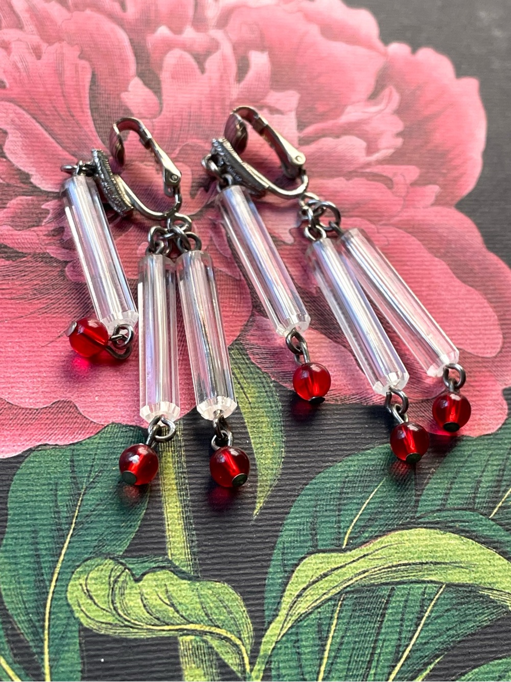 Vintage unusual clear & red tubular dangle clip-on earrings